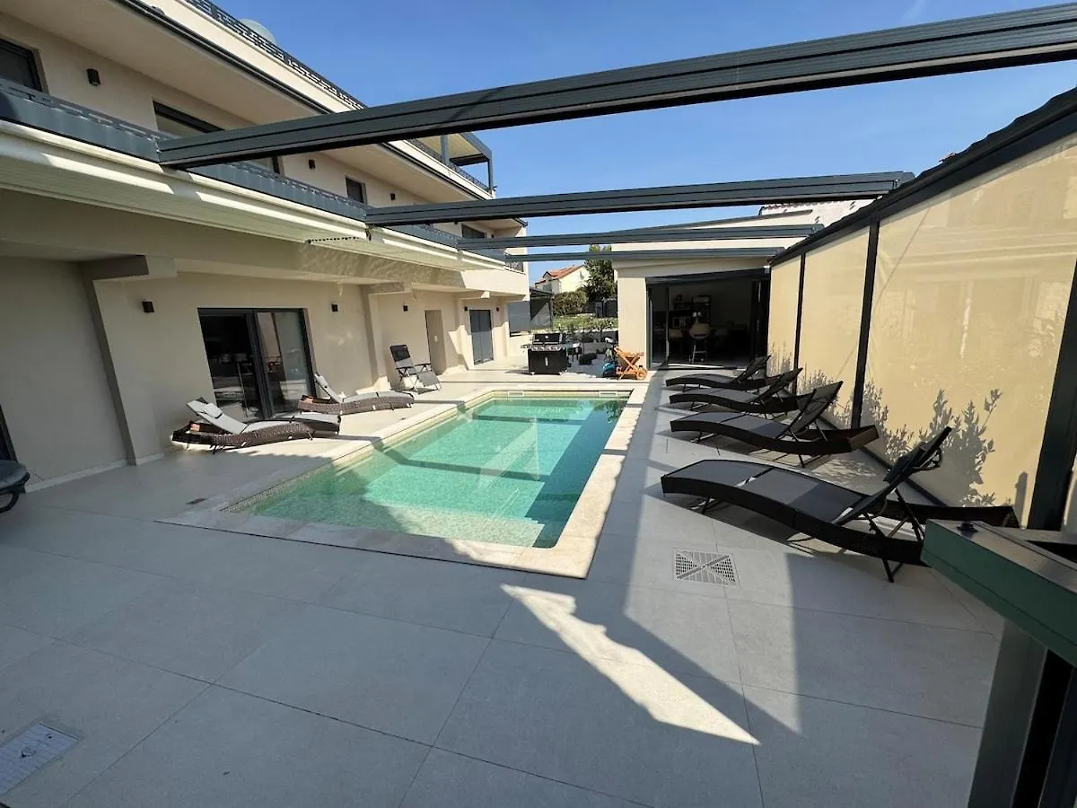 Villa Nello Mit Pool & Whirlpool Rogovici