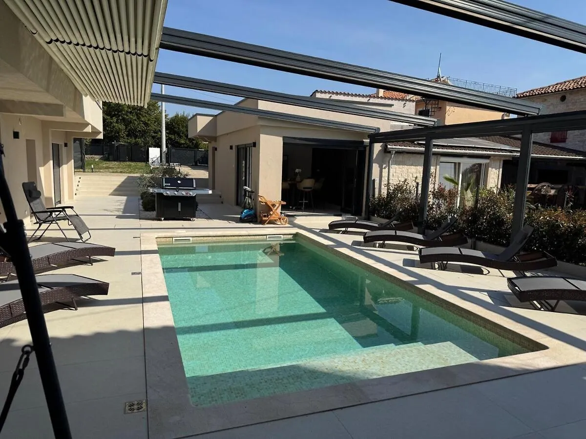 Villa Nello Mit Pool & Whirlpool