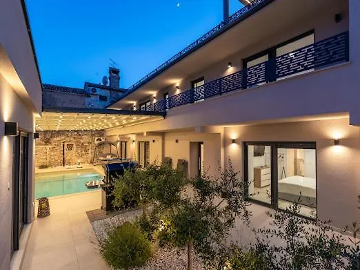 Villa Nello Mit Pool & Whirlpool Rogovici