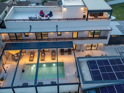 Villa Nello Mit Pool & Whirlpool